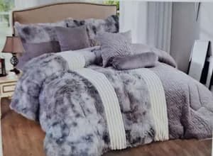 Seven Pcs Comforter Set