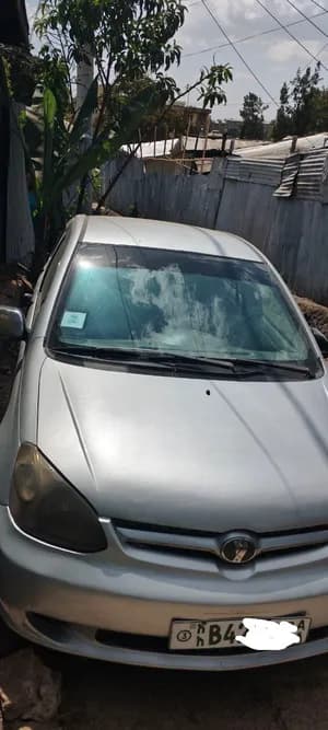 Toyota Platz 2005