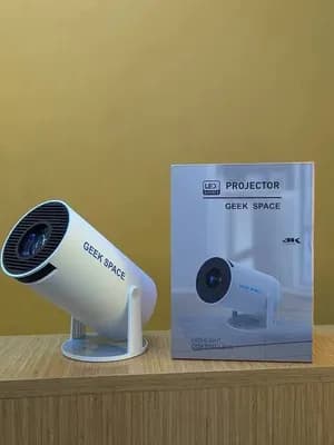 Geek Space HY300 Projector