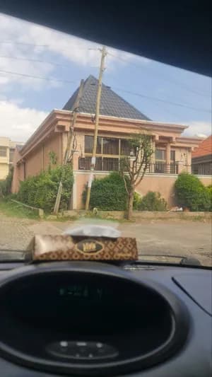 200 ካሬ ሰሚት