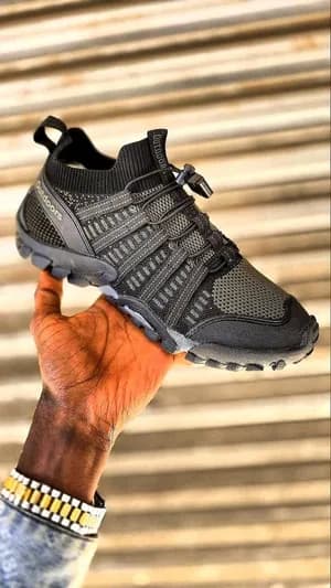 Outdoor sneaker