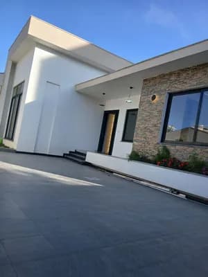 Modern 5 Bedroom Villa House