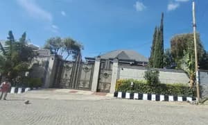 500 sqm Villa for Sale in Wesen