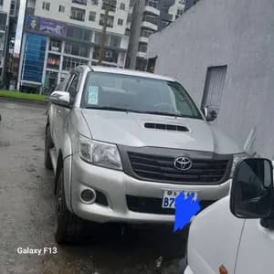 Toyota Hilux D-cab-D4D (2013)