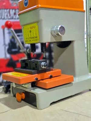 Key Duplicator (የቁልፍ መቅረጫ)
