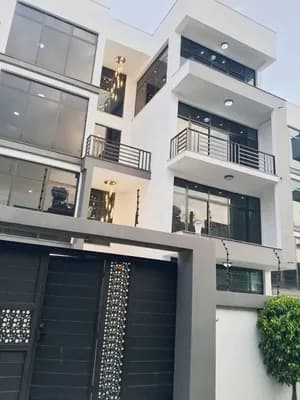 ዘመናዊ መኖሪያ ቤት 230 ካሬ