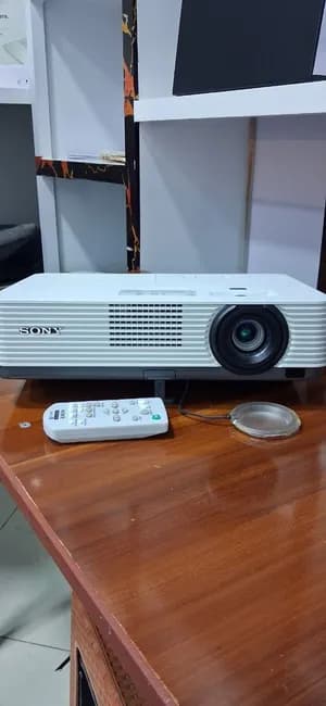Sony VPL-DX220 Projector 2800 Lumens