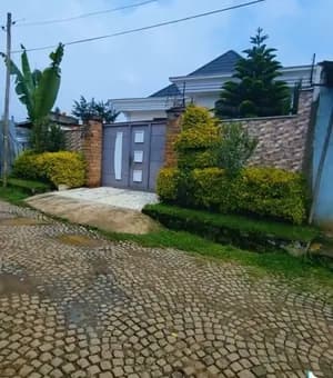 Villa House in Kotebe 02