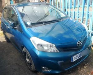 Toyota Yaris Compact 2013 1000cc