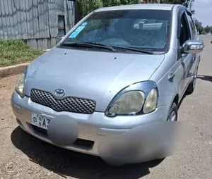 Toyota VitZ Yaris 2005