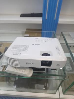 Epson EB-E01 3,300 ANSI Lumen