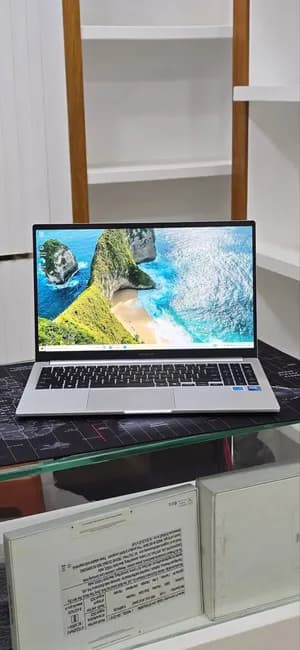 Samsung Book 4 Laptop