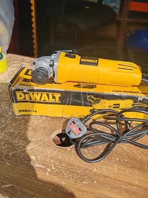 DeWalt Grinder 950W