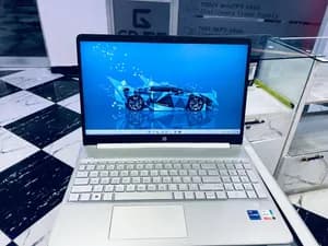 HP Notebook i7 11th 8GB 256GB