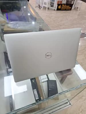 Dell XPS 15 7590 Laptop