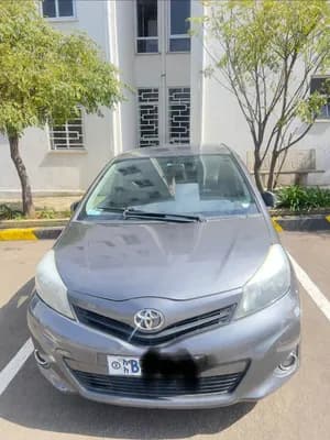Toyota Yaris Compact 2012