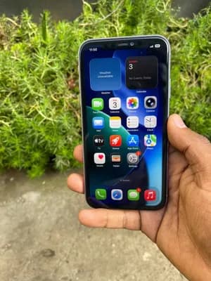iPhone 11 64GB Smartphone