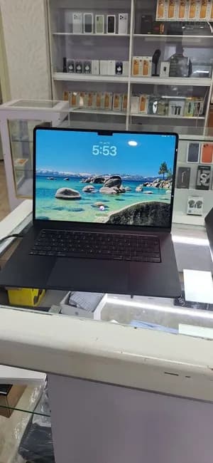 Brand New MacBook M4 Air 2025