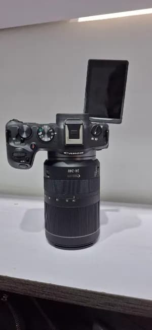 Canon EOS R8 Mirrorless Camera