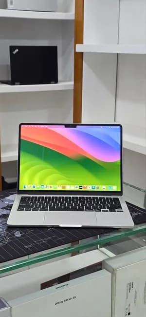 MacBook Air M2 16GB 512GB