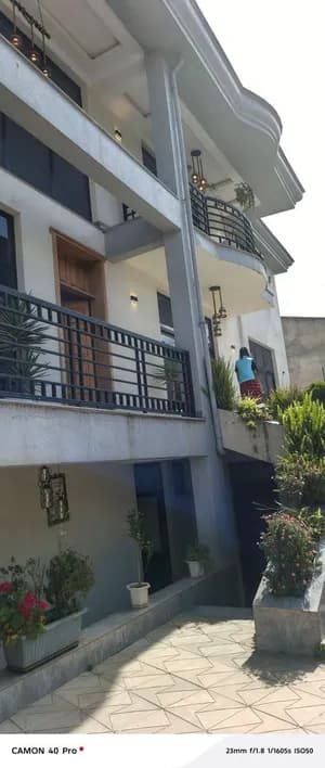 ባንክ ያለበት ቤት 500 ካሬ