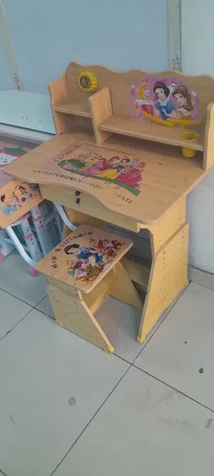 children's study table and chair