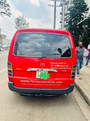 Toyota HiAce half van dolphin 2006 model