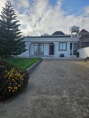 Modern L-Shape House in Summit