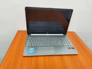 HP Notebook Ryzen 3 8GB 256GB