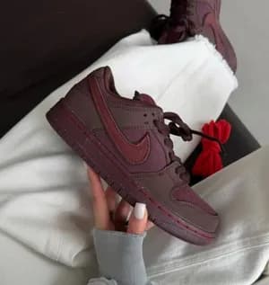 Nike Dunk SB Low Burgundy Crush