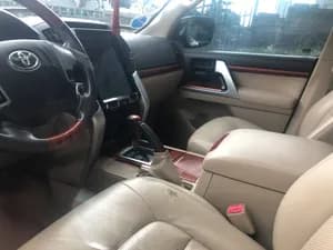 V8 Automatic 2015