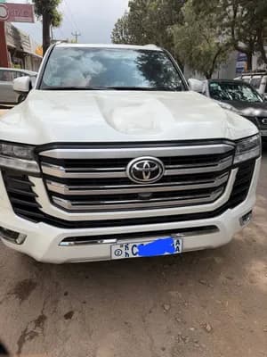 Toyota Land Cruiser VXR 2023 3.3L 10-Speed Used