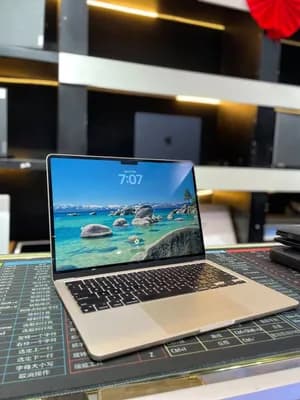 Apple MacBook Air M2 Starlight