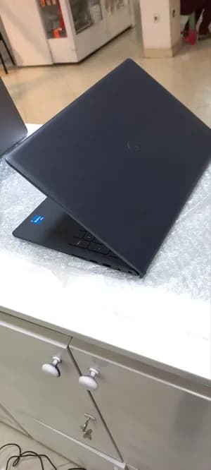 Dell Vostro 3520