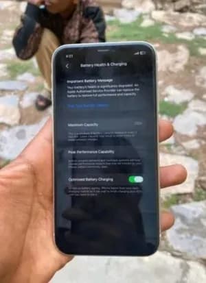 Apple iPhone 11 64GB 74% Battery