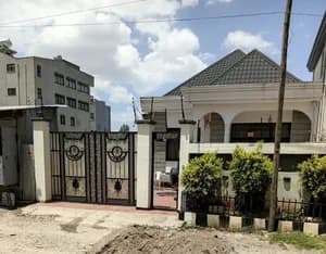 Villa House for Sale in Summit