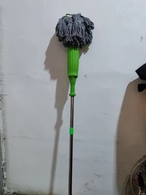 እራሱ የሚጨምቅ መወልወያ