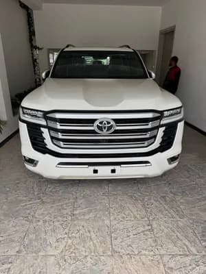 Toyota Land Cruiser VXR V6 2024