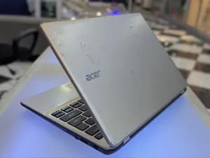 Acer laptop 4GB 320GB