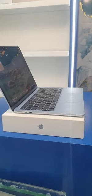 MacBook M4 Air ( 2025)