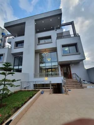 ቤት 250 ካሬ ሜት