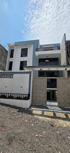 B+G+3 Luxury House Summit 72