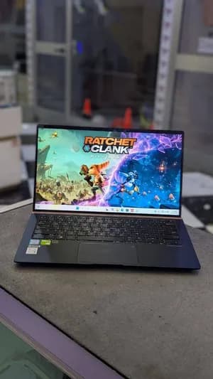 ASUS ZenBook 14 i7 8GB 512GB