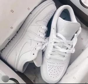 Nike Air Jordan 1 Low Triple White