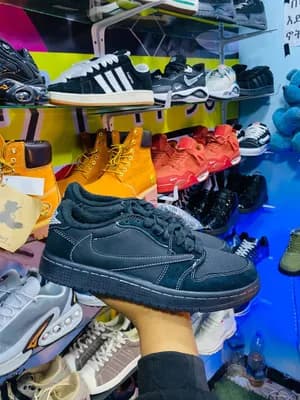 Jordan 1 Low Travis