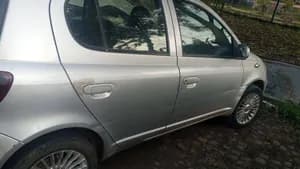 TOYOTA VITZ 2001
