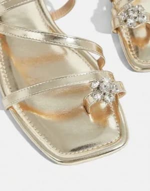 Rhinestone strap criss cross strap sandals
