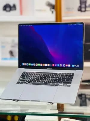 MacBook Pro 2019 Intel i9 32GB RAM 1TB SSD