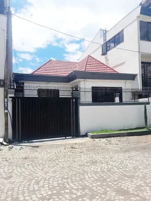 Modern 5 Bedroom Villa in Summit