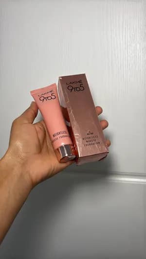 Lakme 9to5 Weightless Foundation